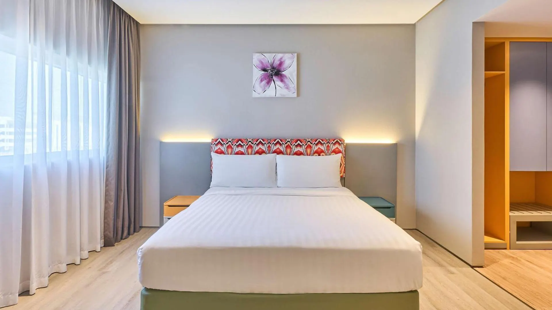Ibis Styles Dubai Jumeira 3*,