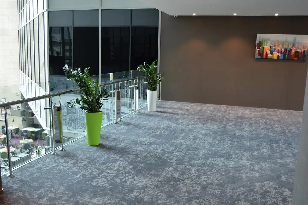 Ibis Styles Dubai Jumeira מלון